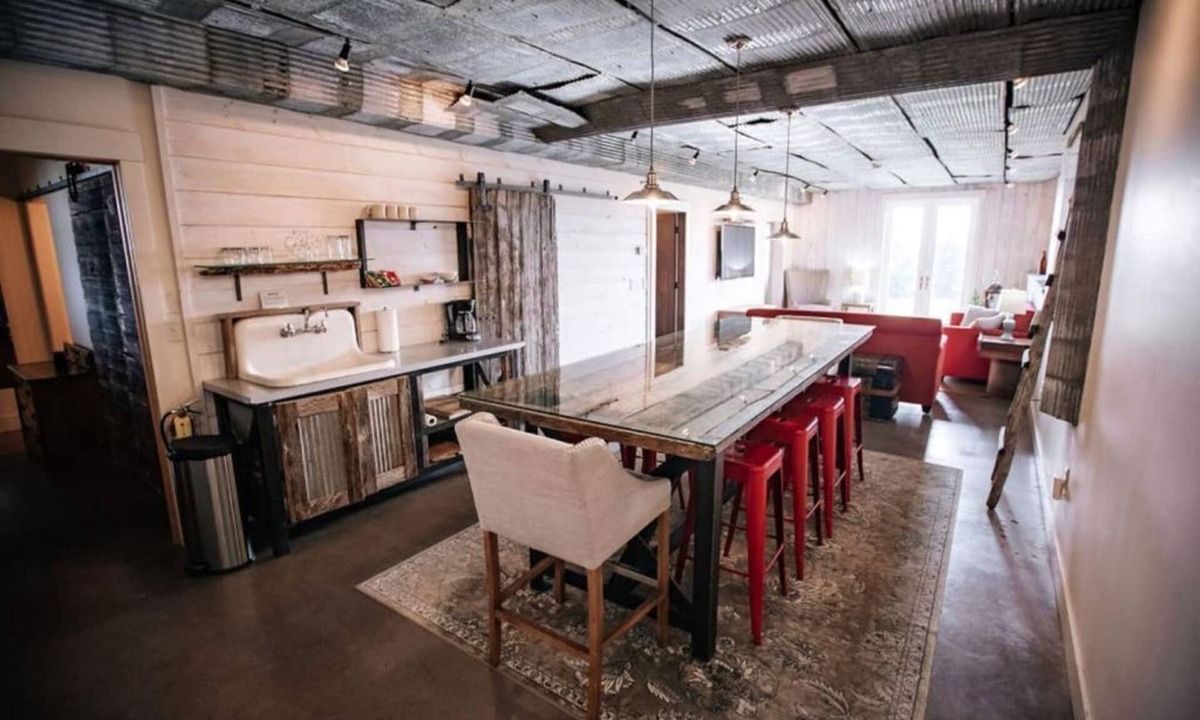 Sand Creek House | Charming & Private 6 BR Country Getaway