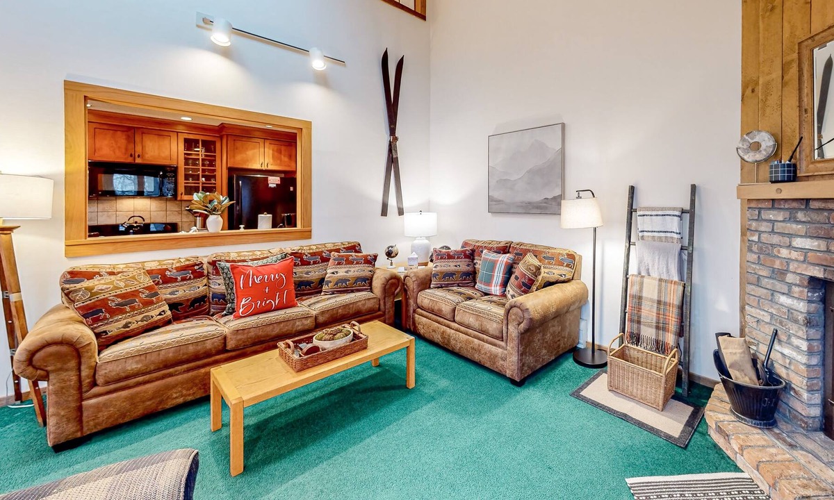 Ludlow Condo | Charming ski-in/ski-out condo with fireplace, washer/dryer, tennis