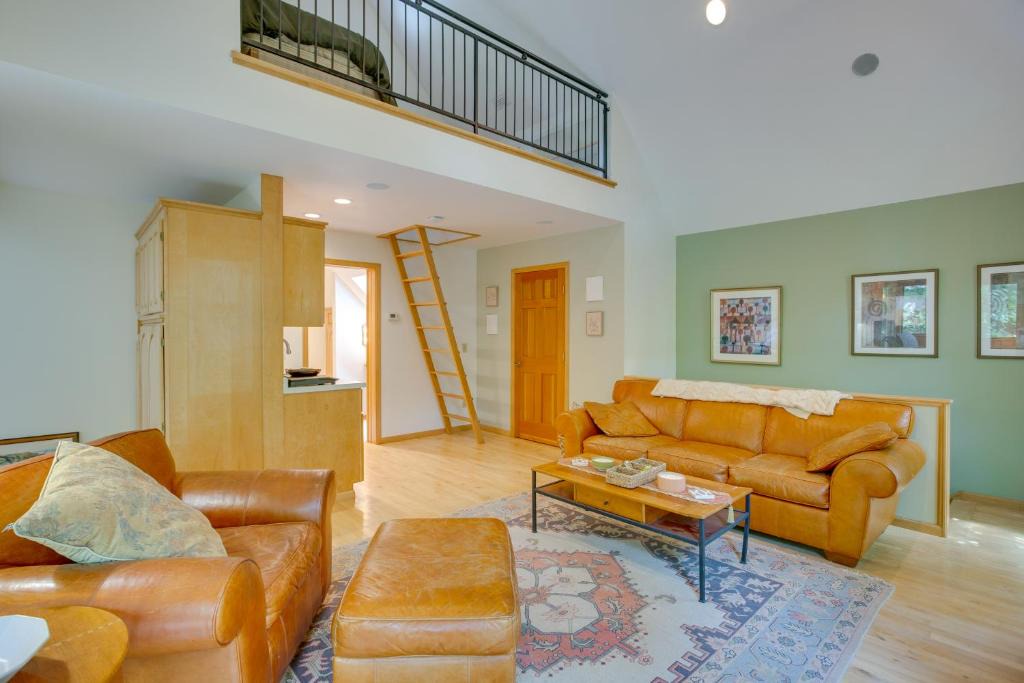 Stockholm Apartment | Charming Stockholm Abode in Walkable Location!
