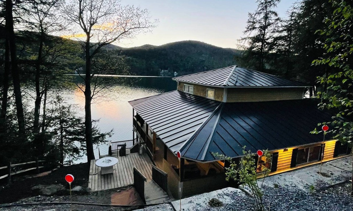 Fairlee Cottage | Cheerful waterfront 4 bedroom brand new Lake Cottage