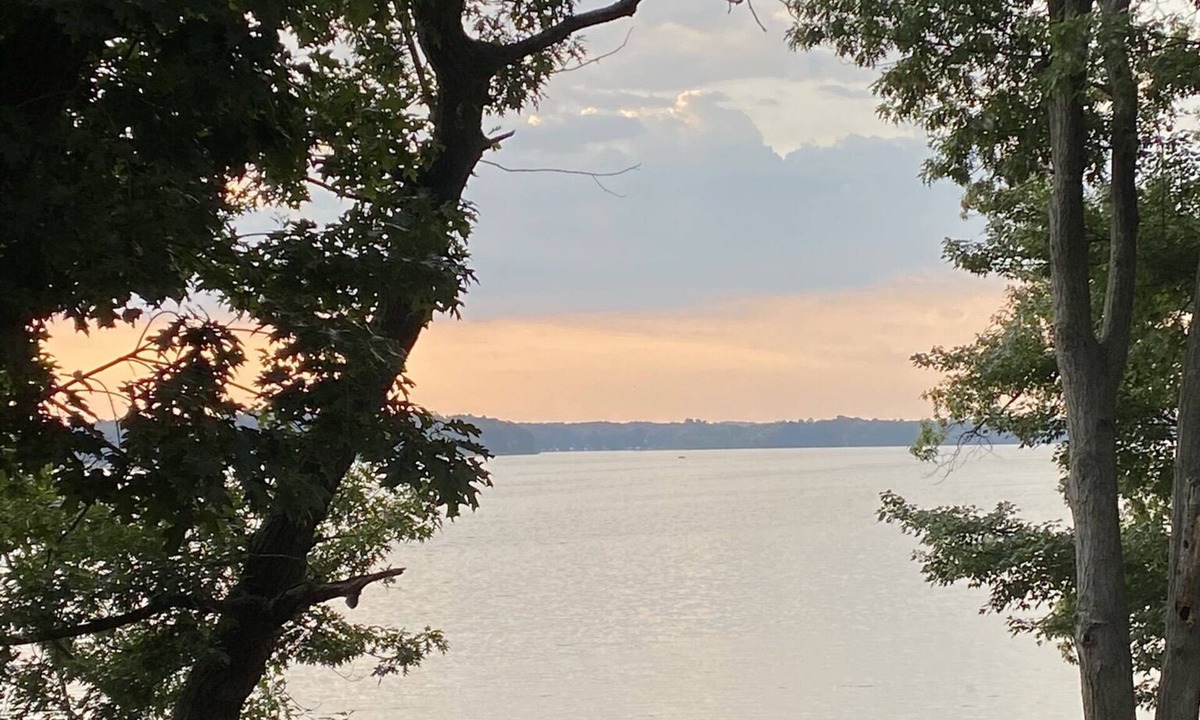 Amery House | Cheers to Blue Skies! - Waterfront on Lake Wapogasset & Bear Trap Lake