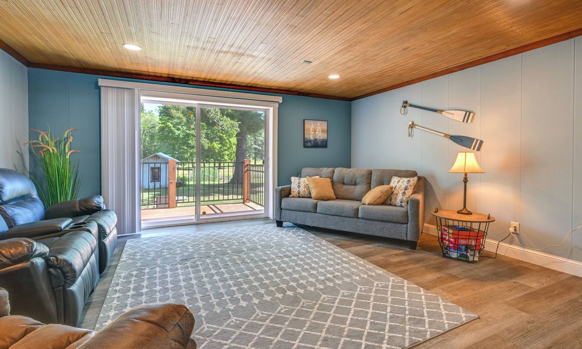 Lake Wissota Cottage | Chippewa Falls Retreat on Lake Wissota w/2 Decks!