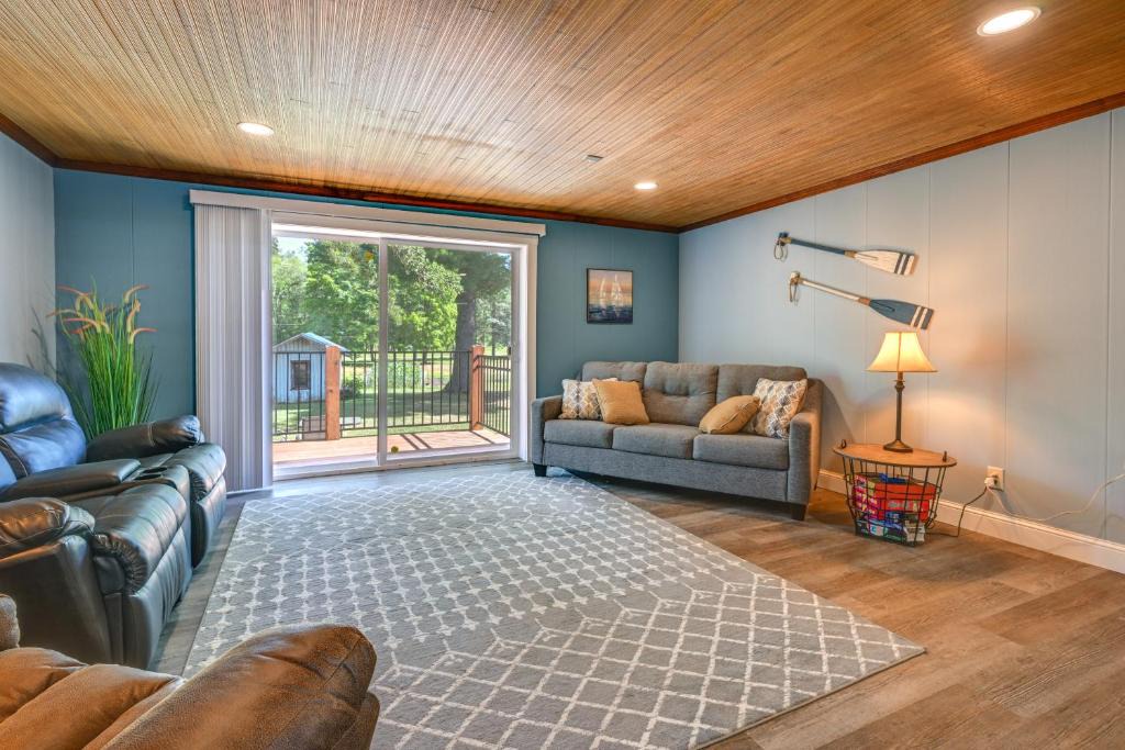 Lake Wissota House | Chippewa Falls Retreat on Lake Wissota with 2 Decks!