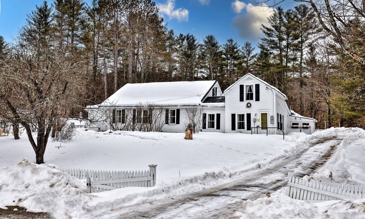 East Haven  Rutland County Other | Chittenden Farmhouse: Historic 4BR/2BA, 20 Min to Killington, 7 Min to Mountaintop Resort