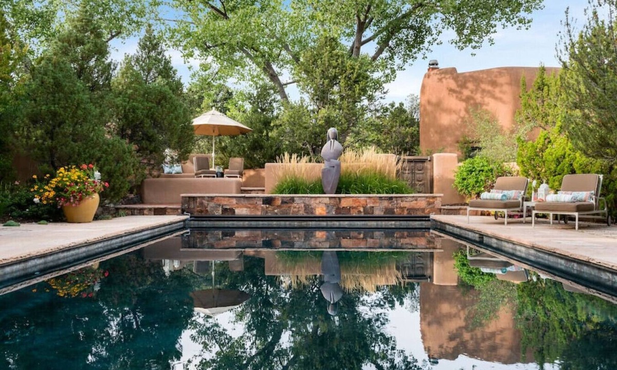Northeast Santa Fe Villa | Circle Drive Main House