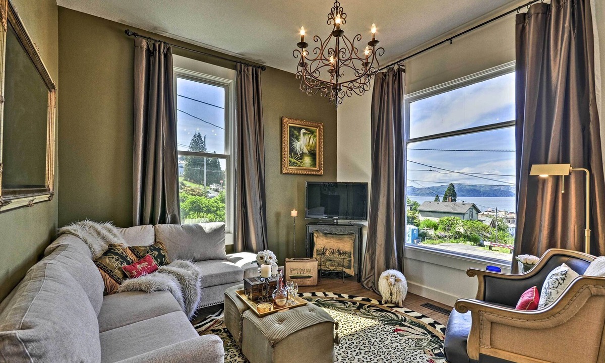 Astoria House | Classic Hillside Astoria Home w/Gorge Views!