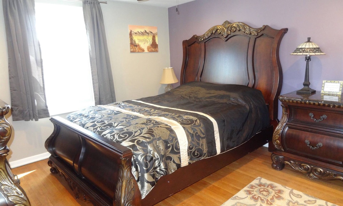 Rochester House | Close to Mayo & Shops, 1 step entry CoveredByFaith