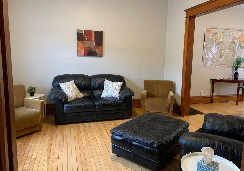 Minneapolis Villa | Close to Uptown and Downtown- entire 4 bdrm house!