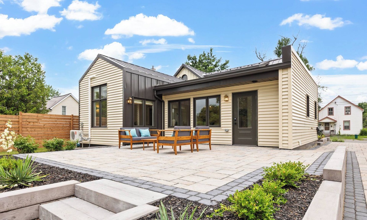 Perth House | Comfortable, bright and central farmhouse in historic Perth.