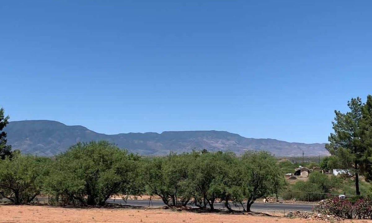 Cornville House | Comfy Rustic Cottage Feel, Close to Wineries! Page