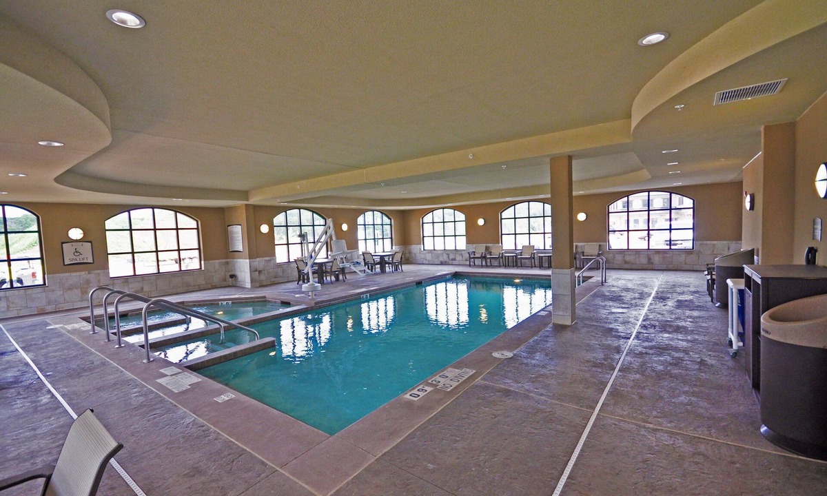 Altoona Condo | Comfy Suite | Free Wi-Fi, Indoor Pool and Hot Tub