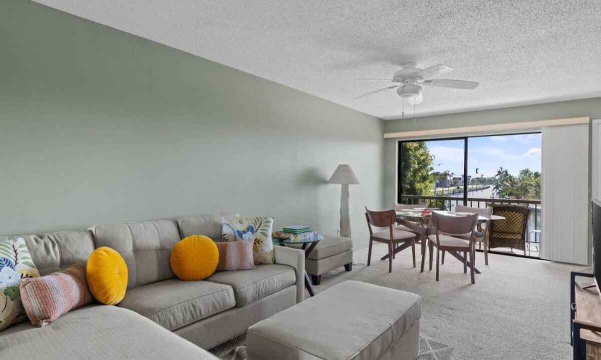 Shell Harbor Condo | Comfy Waterfront Condo at Tennisplace with Pool