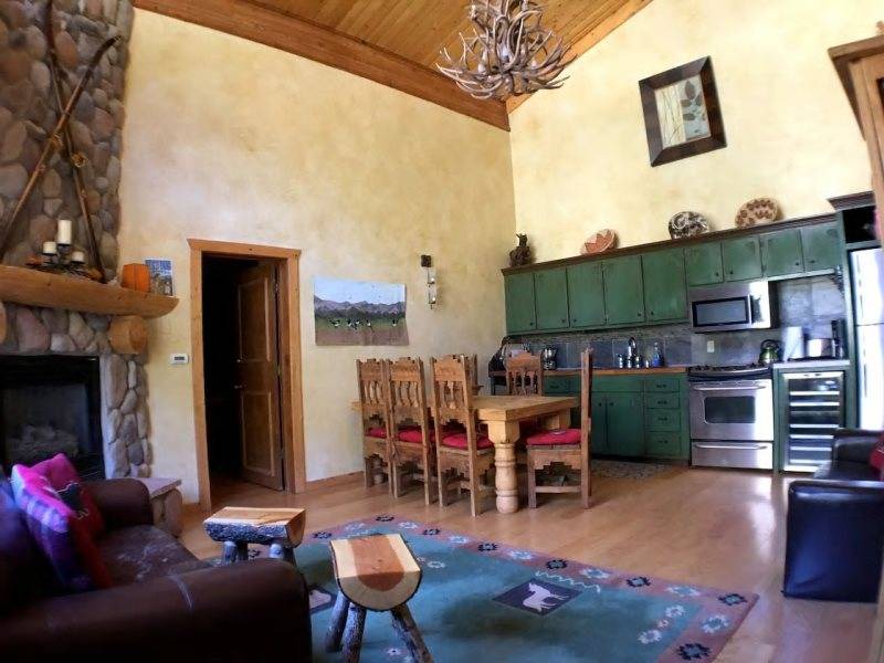 Taos Ski Valley Condo | Condo ∙ 2 bedrooms ∙ 8 guests