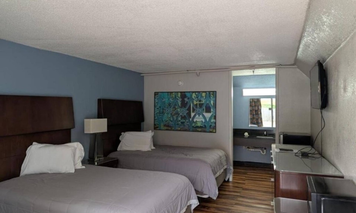 Cartersville Hotel | Convenient 4-Room Lodging in Prime Location