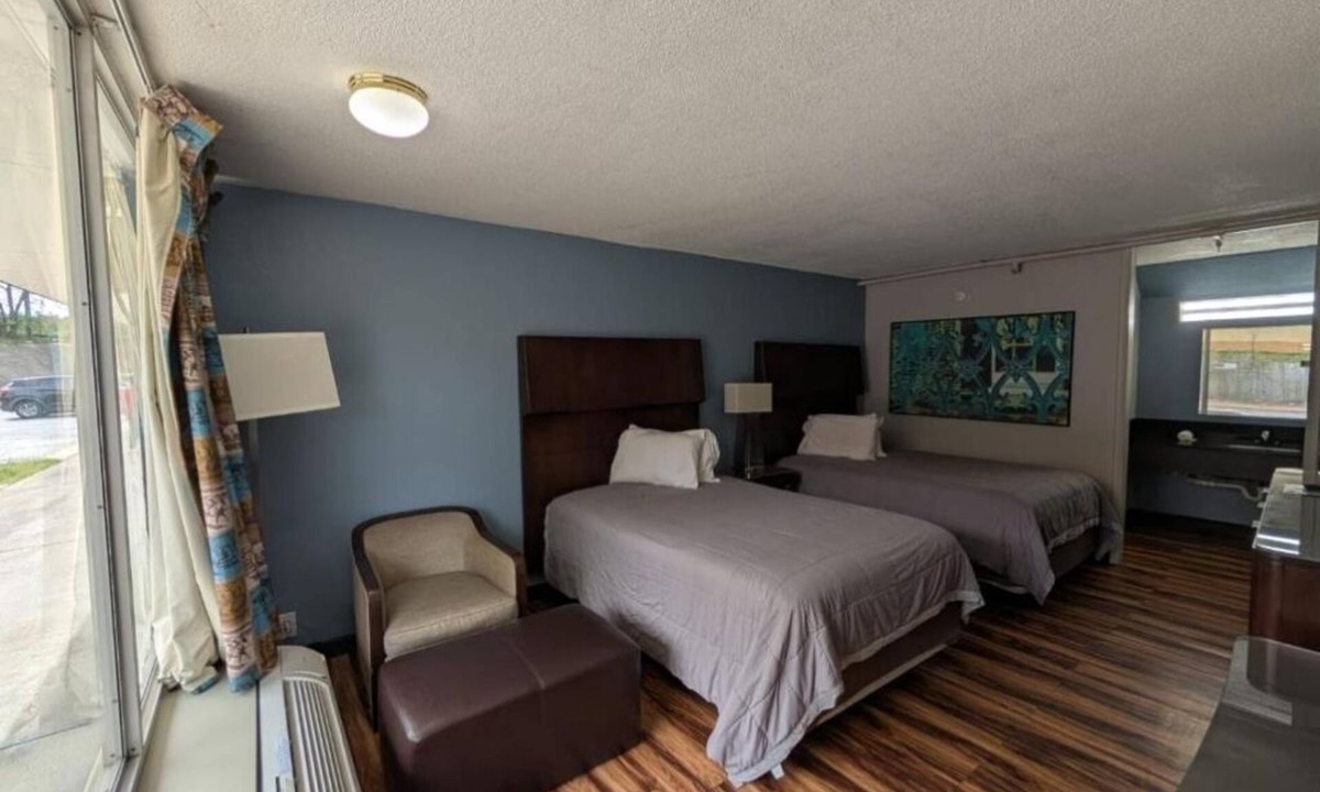 Cartersville Hotel | Convenient Stay by Manning Lake – Pets Welcome
