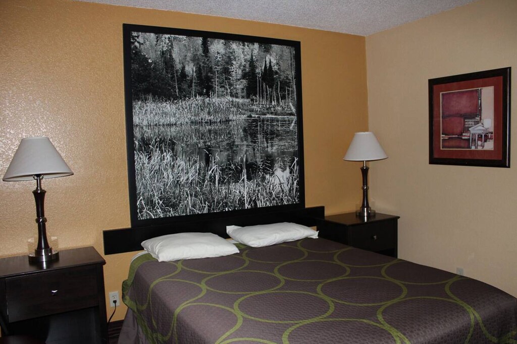 Stillwater Hotel | Coratel Inn & Suites Stillwater - 1 King Bed Non-Smoking