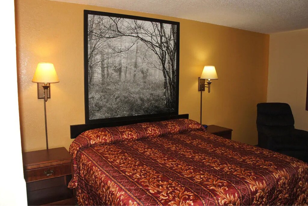 Stillwater Hotel | Coratel Inn & Suites Stillwater - Standard 1 King Bed Non-Smoking