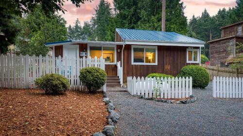 Freeland House | Cottage By The Bay by AvantStay