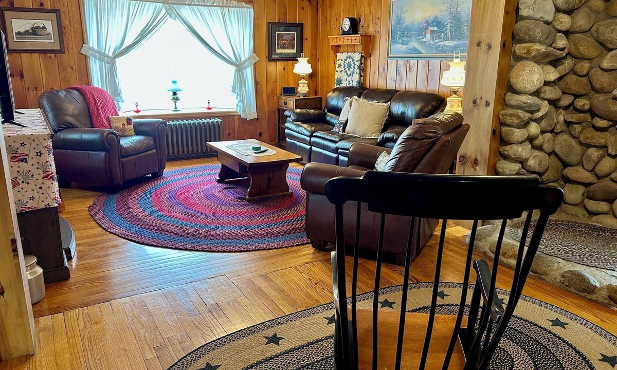 North Lake George House | Country Cottage Living in the Town of Ticonderoga with Modern Amenities