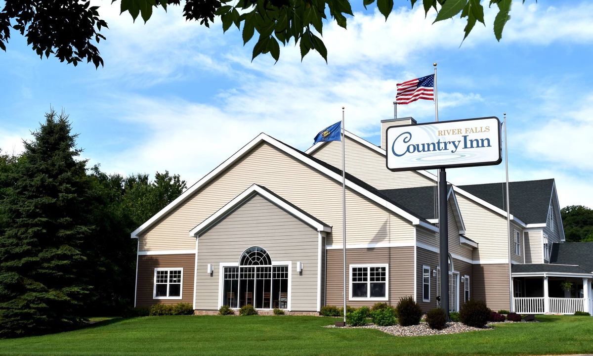 River Falls Hotel | Country Inn River Falls