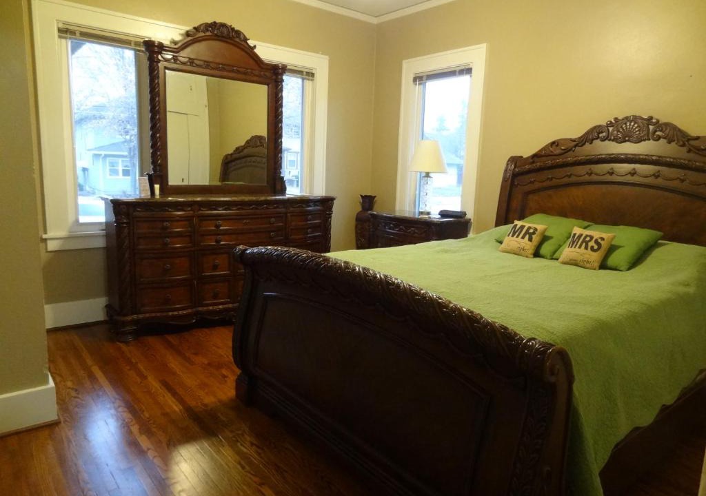 Kutzky Park House | Covered By Faith Rentals Downtown -Family House