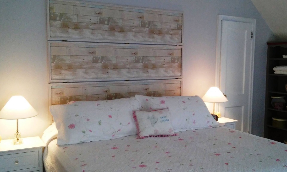 Northfield Bed & Breakfast | Cozy 1-bedroom B&B with WIFI, AC in charming Northfield.