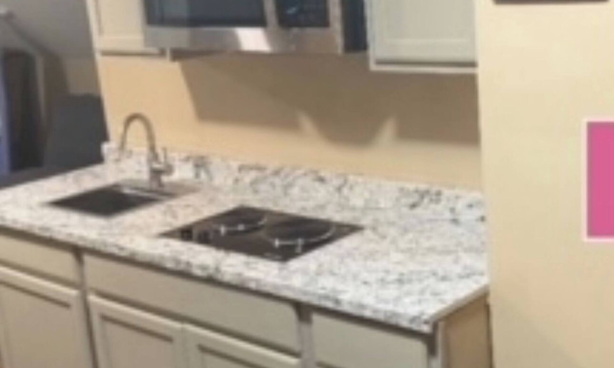 Springfield Apartment | Cozy 2-bedroom apt with WiFi, AC, and cable in Springfield, MA, near all college
