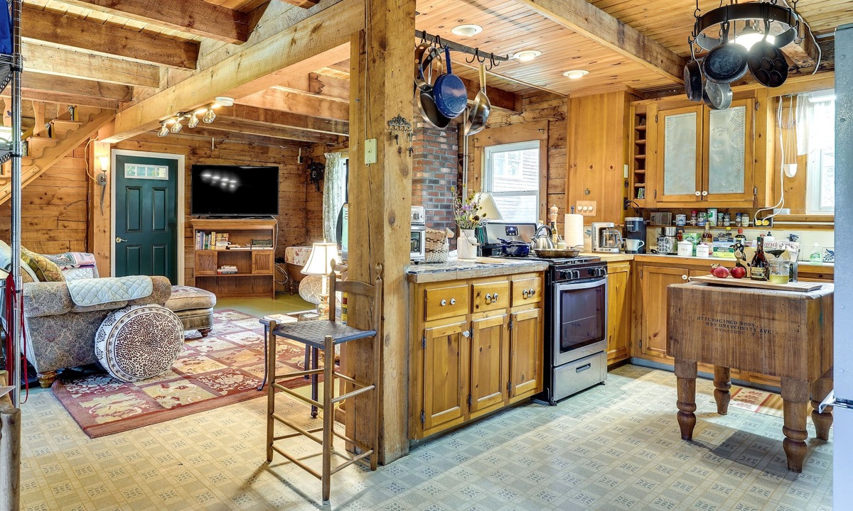 Town of Beekmantown Cabin | Cozy Adirondack Cabin Retreat in West Chazy!