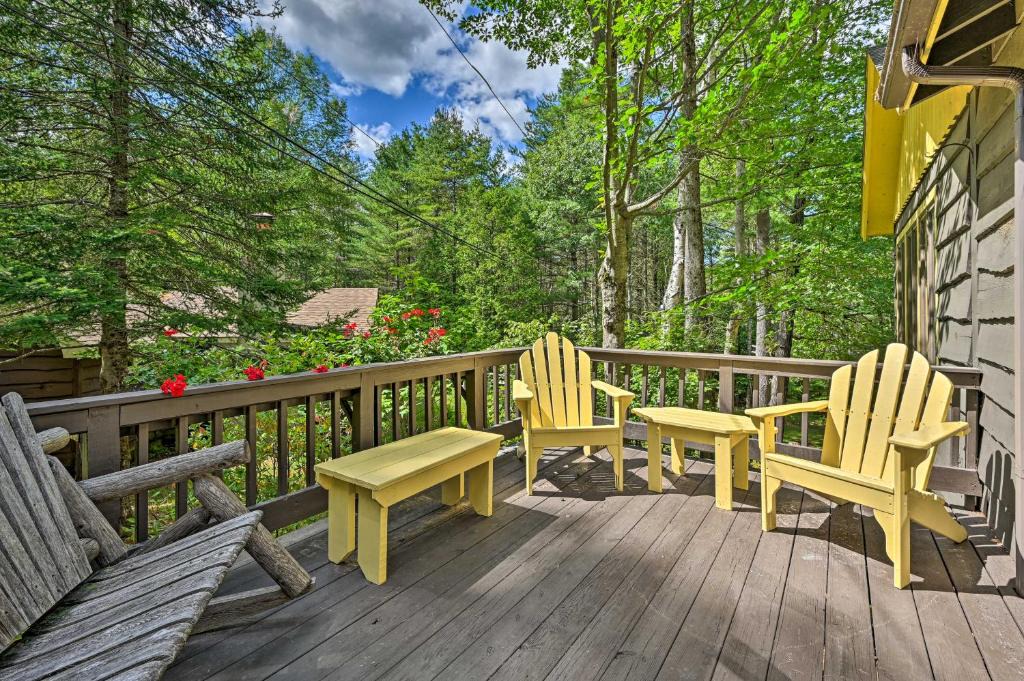 Schroon Lake House | Cozy ADK Cabin with Porch Walk to Schroon Lake!