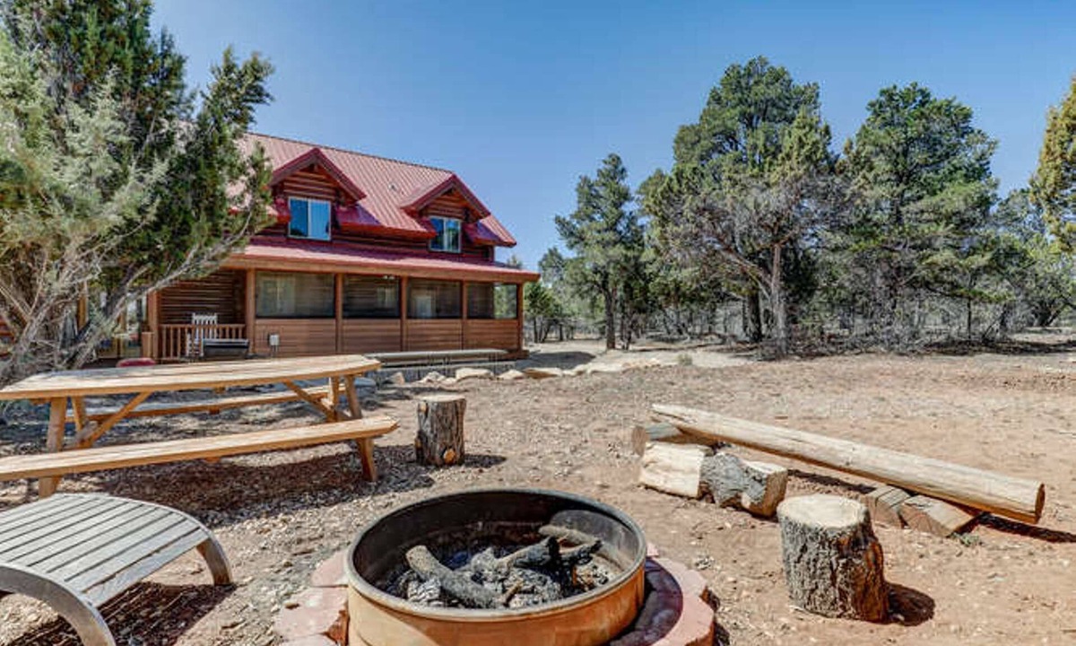 Zion National Park East Entrance House | Cozy authentic 5 bedroom cabin minutes from Zion