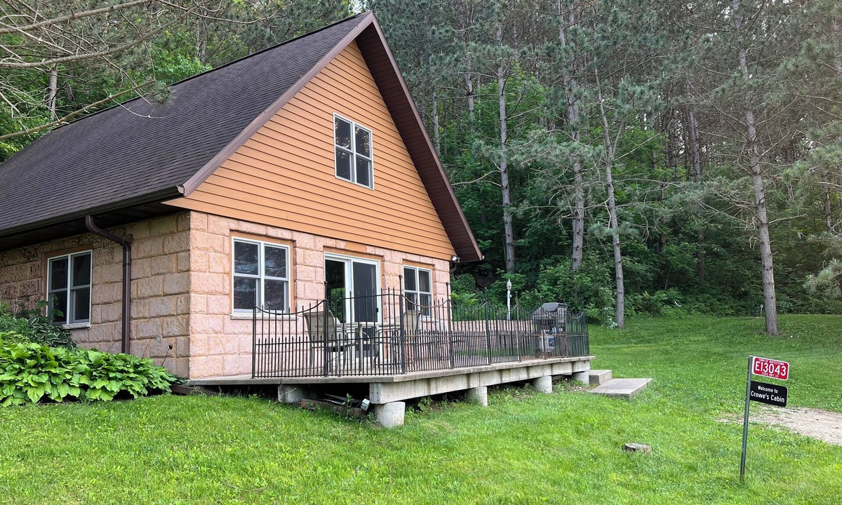 Ontario House | Cozy Cabin in the Woods near Wildcat State Park, Kickapoo River, & bike trail!