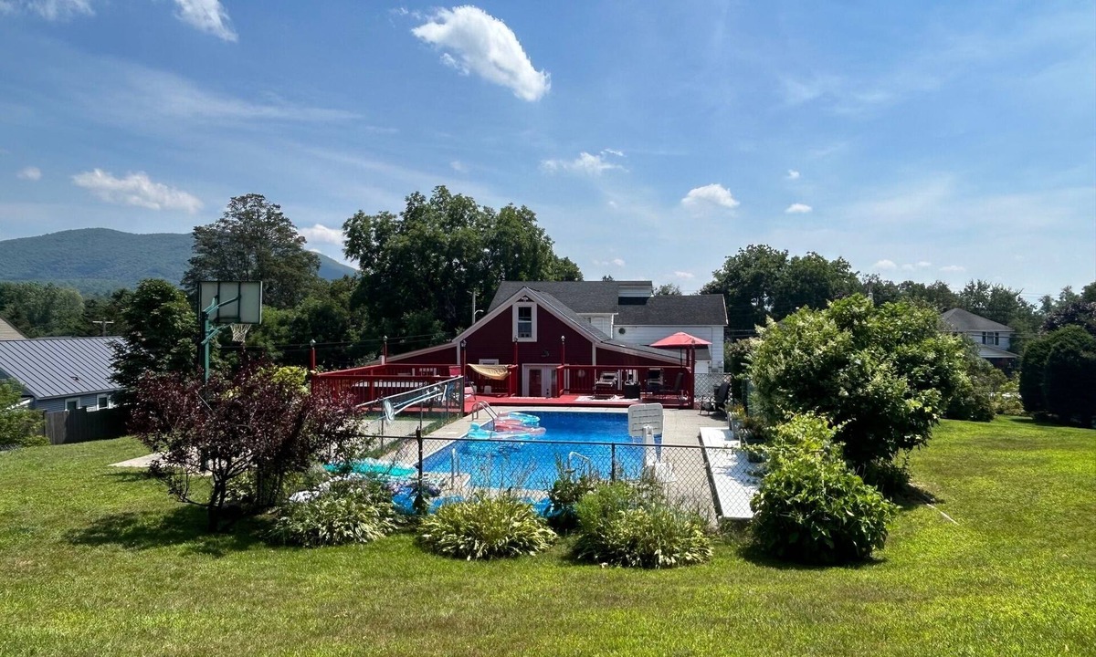East Haven  Rutland County Cabin | Cozy Cabin, Mountain Views, Hot Tub, Pool, Basketball Court, Fire Pit in Rutland