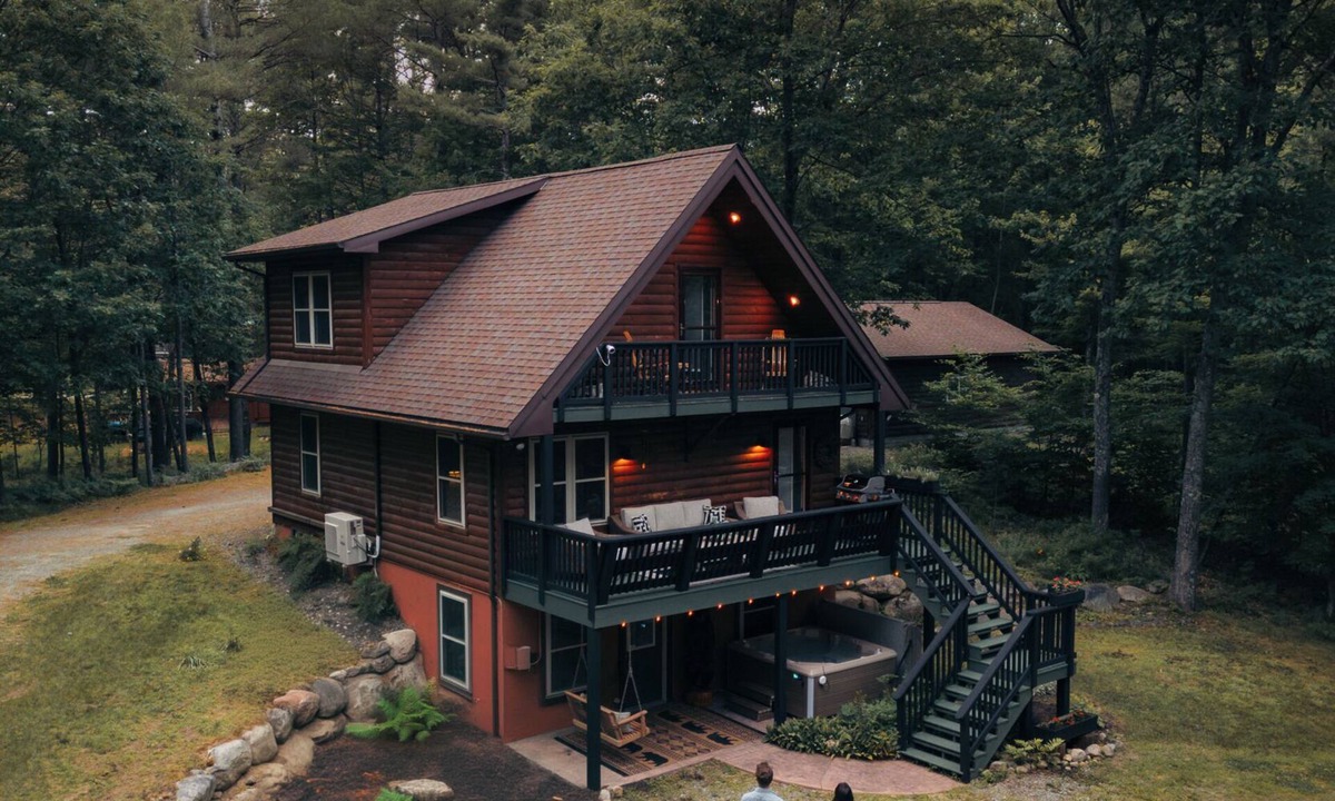 Jay House | Cozy cabin near Lake Placid & High Peaks. Featuring 7 person hot tub and Yoga