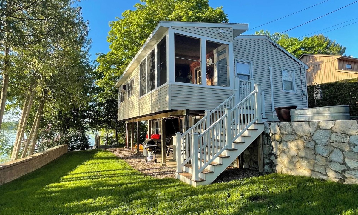 Schuyler Falls House | Cozy Cottage at South Hero