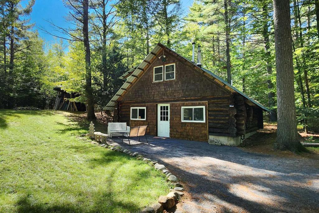 Elizabethtown House | Cozy Elizabethtown Cabin with Fire Pit!