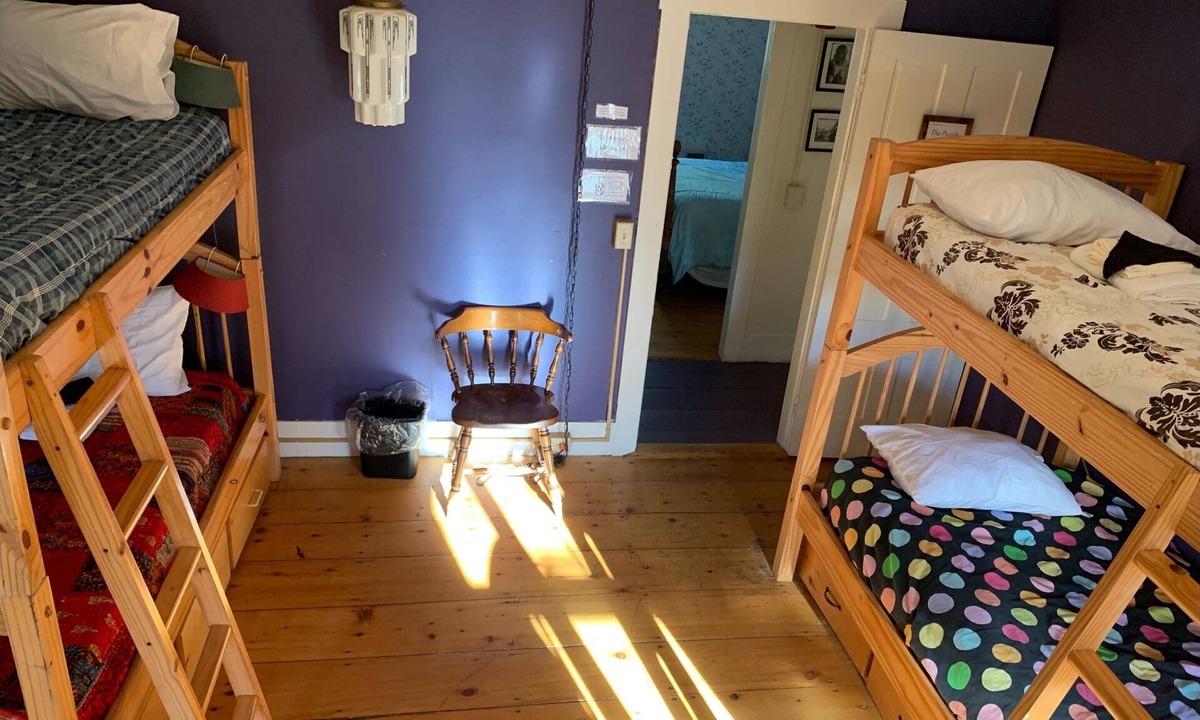 Rowe Bed & Breakfast | Cozy Farmhouse Retreat - Ram Dass Room