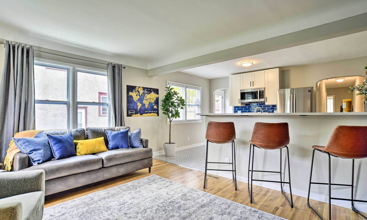 Hiawatha House | Cozy Home: WiFi, Parking, 5 Mi to Dtwn Mpls!