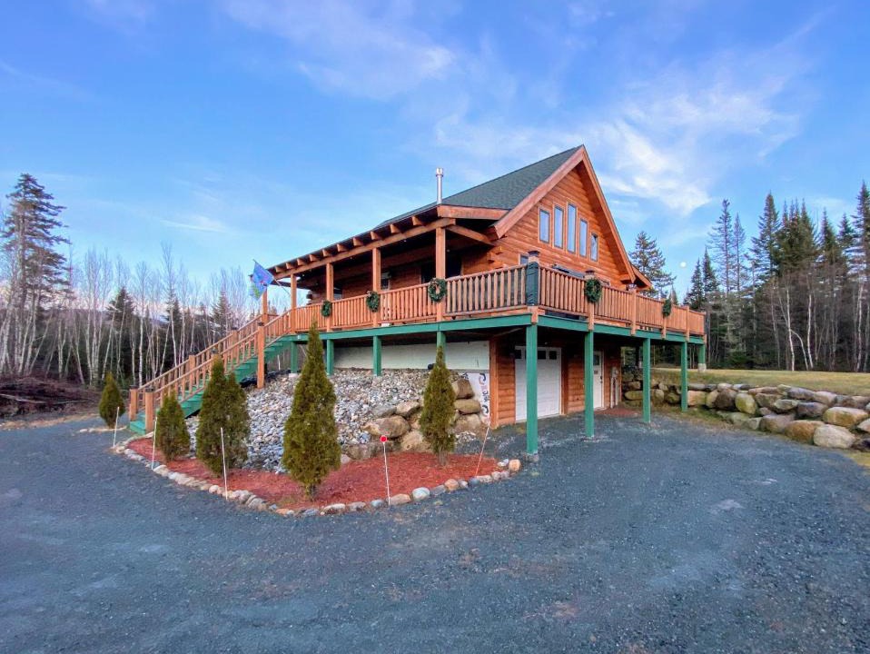 Twin Mountain Villa | Cozy modern log cabin in the White Mountains - AC - granite - less than 10 minutes from Bretton Woods