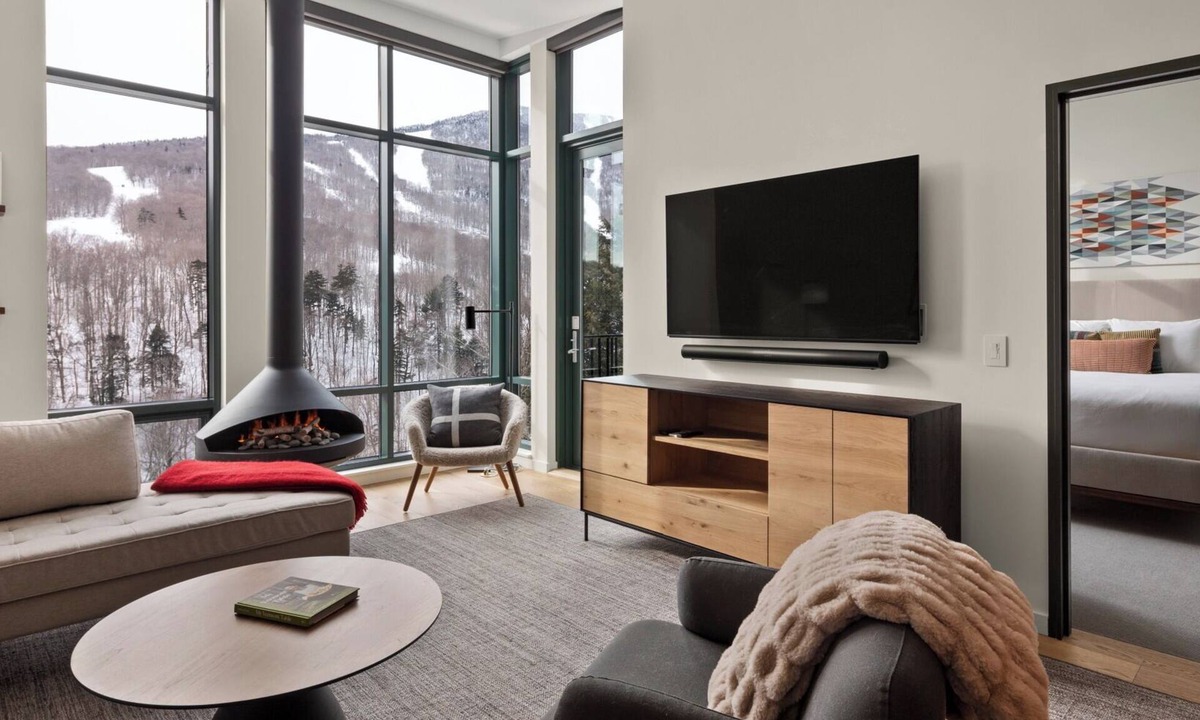 Stowe Area Condo | Cozy new 3bdrm Condo easy walk to ski lifts, gondola and great restaurants!