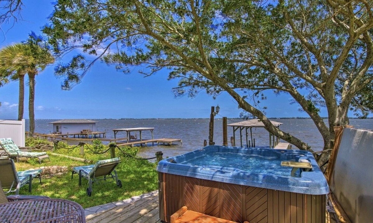 Palm Shores Villa | Cozy private villa river views & dock