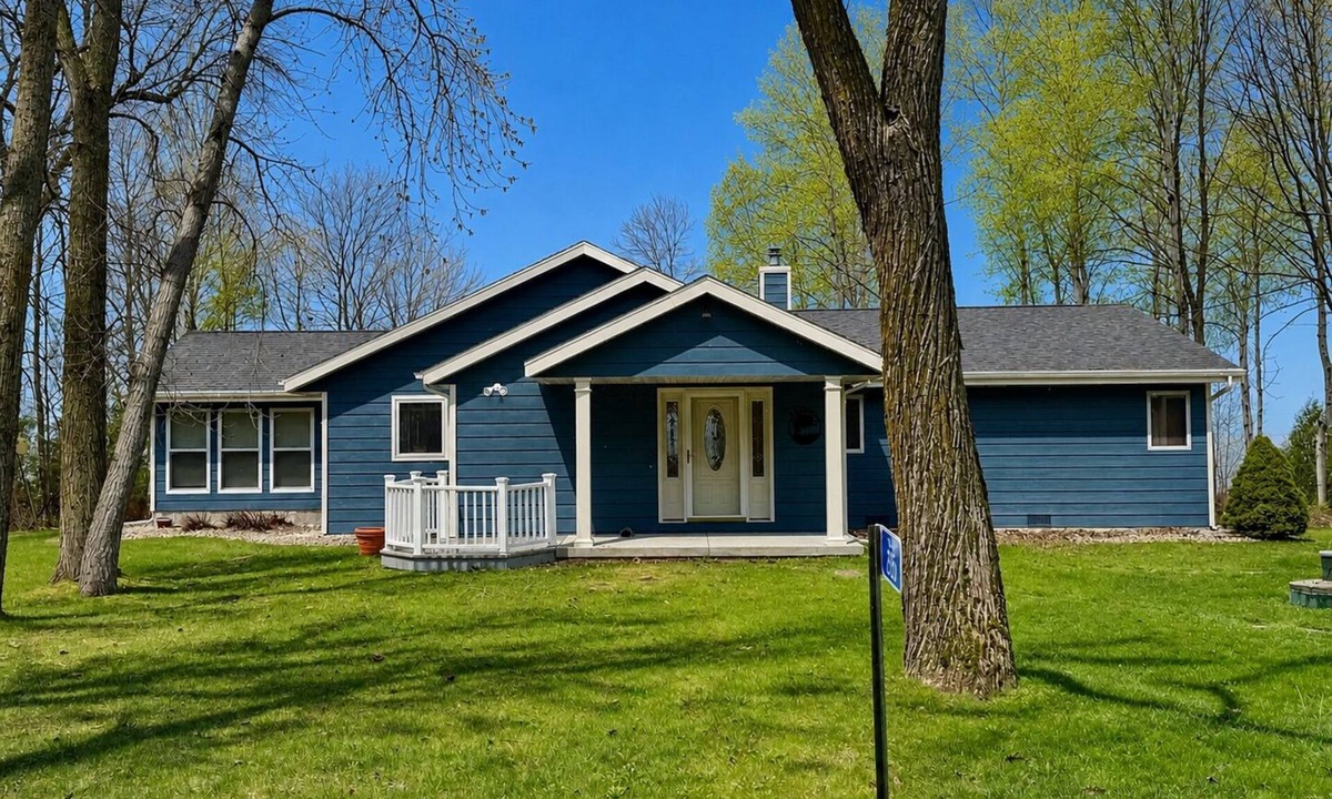 Brussels House | Cozy Shore Waterfront 3BR Retreat in Door County