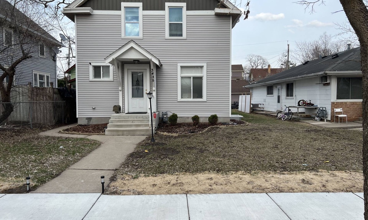 Powderhorn House | Cozy, spacious 4 bedroom with built in fireplace by Powderhorn lake