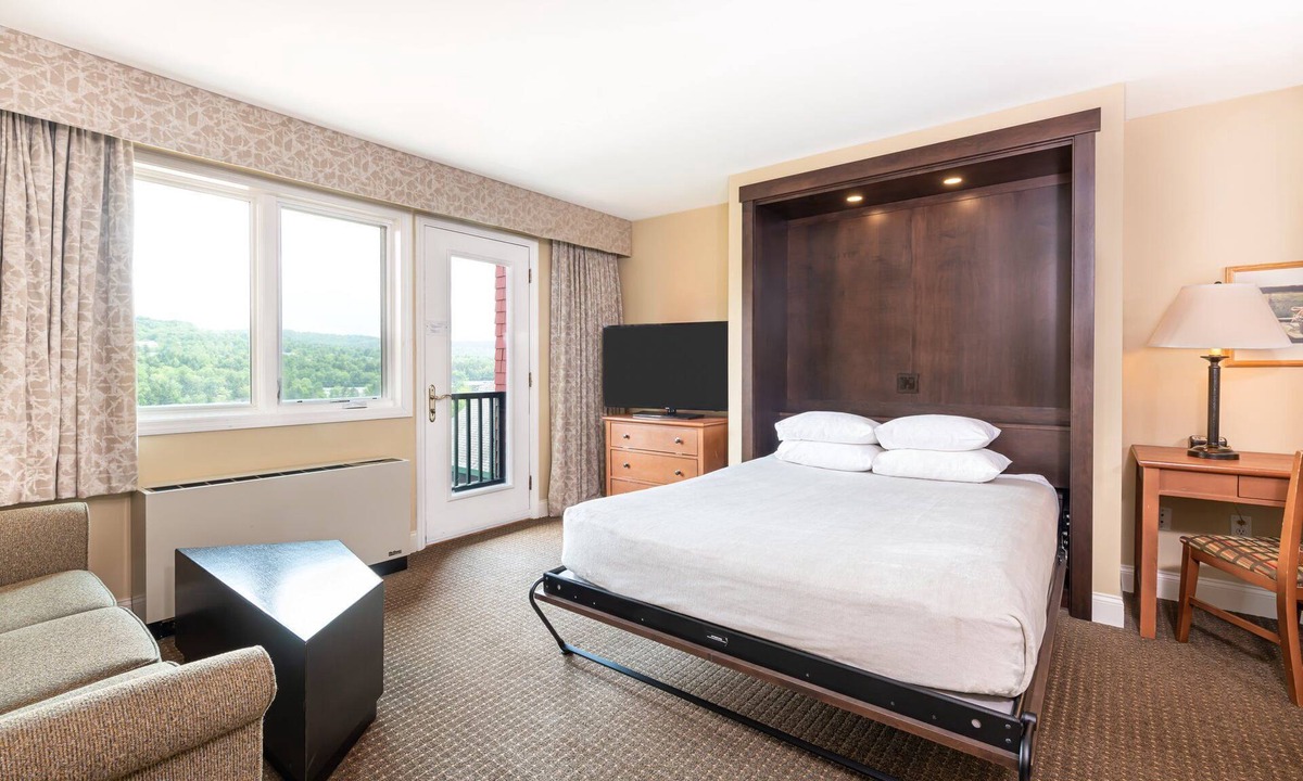 West Dover Apartment | Cozy Studio | Ski-In Access + Kitchenette