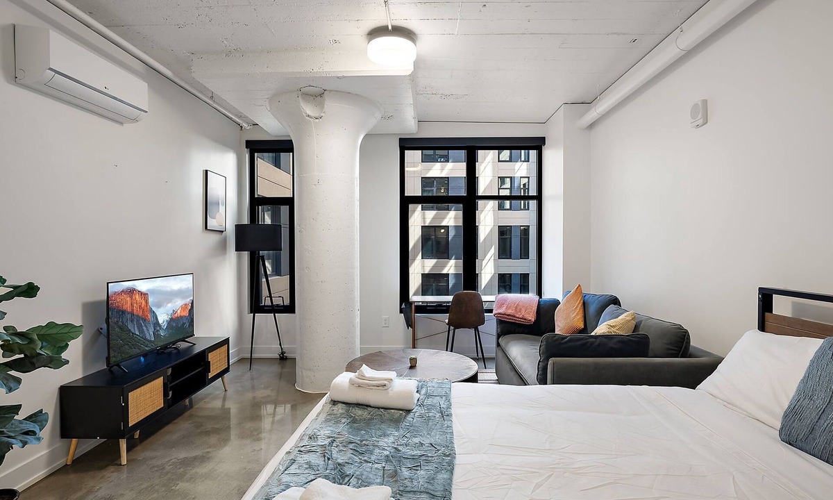 Warehouse District Apartment | CozySuites NLG - Modern studio condo #18