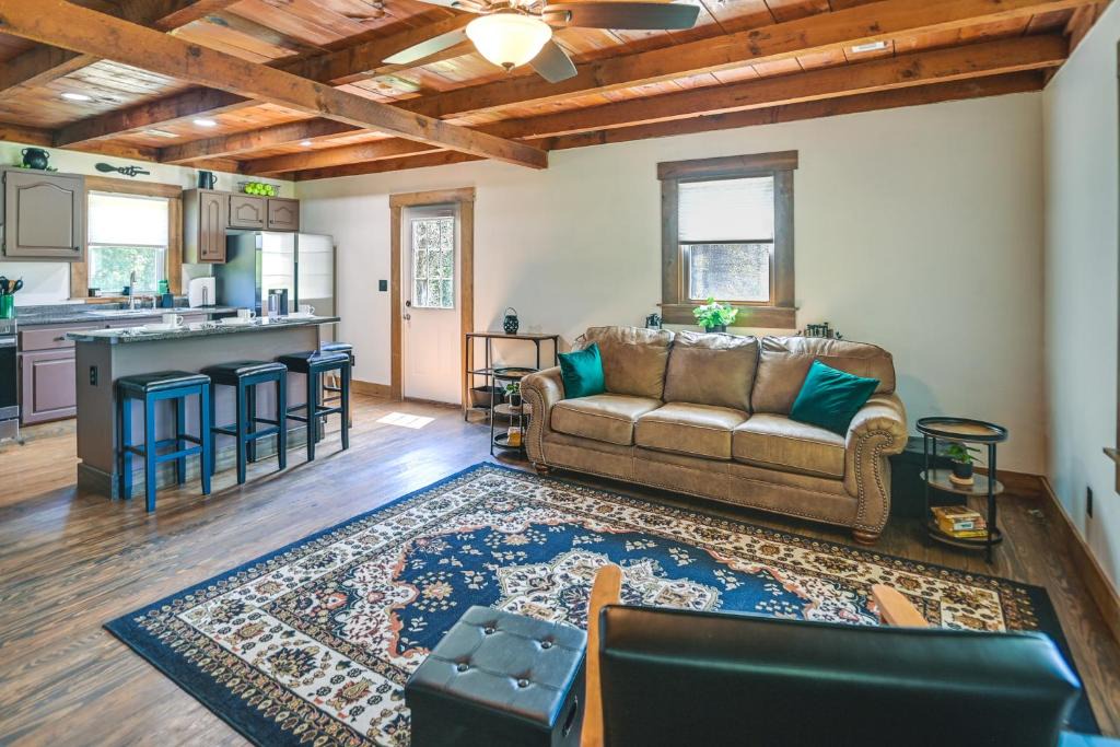 Campton House | Creek, Trails & Falls! Rural Red River Gorge Cabin