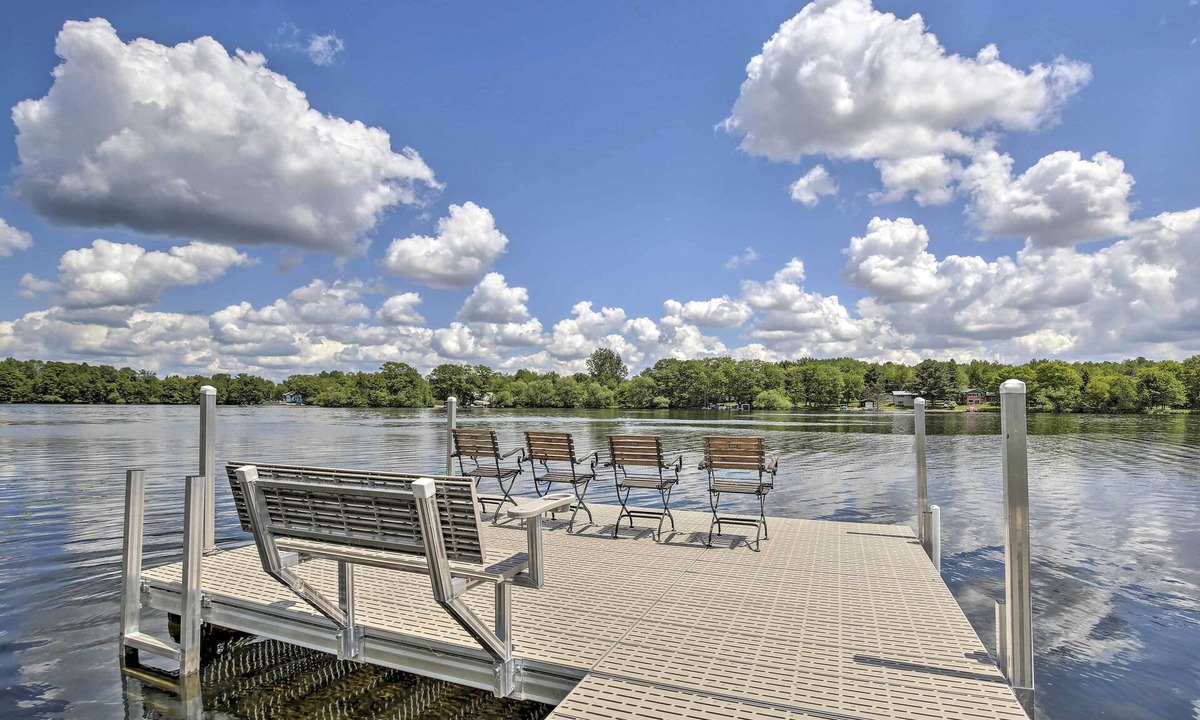 Cumberland House | 'Cumberland Retreat' w/Lakefront Yard & Dock