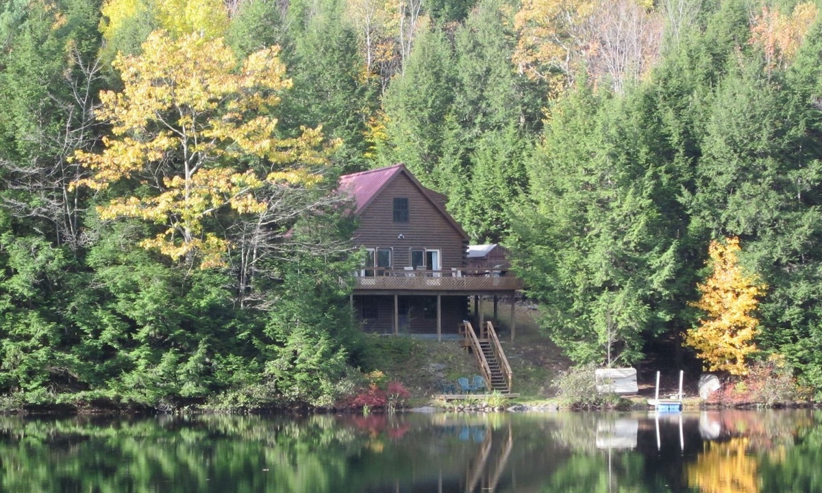 Fair Haven Cabin | Custom 3-br Log Home: Perch Pond