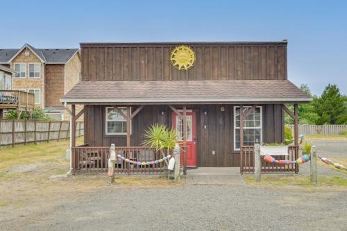 Long Beach Apartment | Cute Studio Cabin Steps to Long Beach Boardwalk