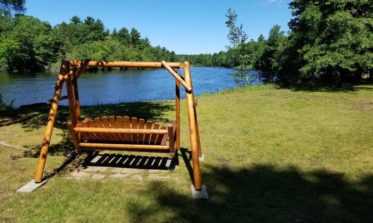 Crivitz Cottage | DASLR will Keep You Coming Back