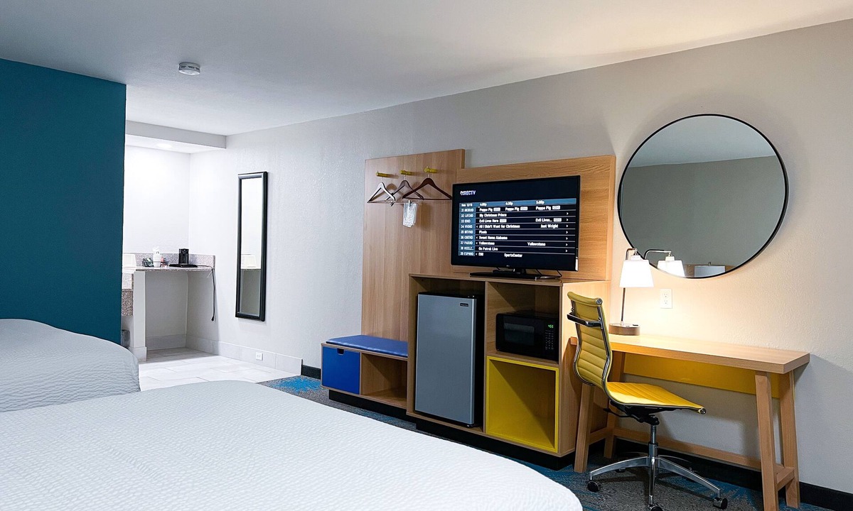 Santa Rosa Hotel | Days Inn & Suites by Wyndham Santa Rosa